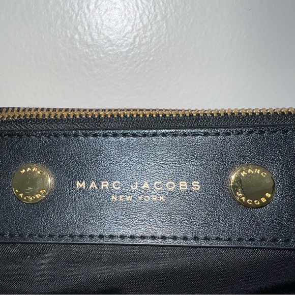 Marc Jacobs Black Nylon Crossbody Bag Purse Zipper Closure Gold Tone Hardware - Picture 4 of 12